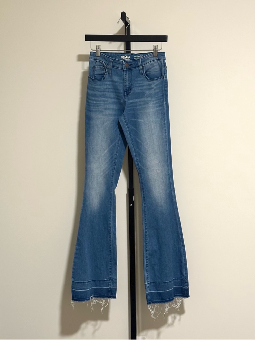 Mossimo Denim High Rise Flare Jeans - Medium Wash, Raw
Hem, Stretch, 00/24 Women